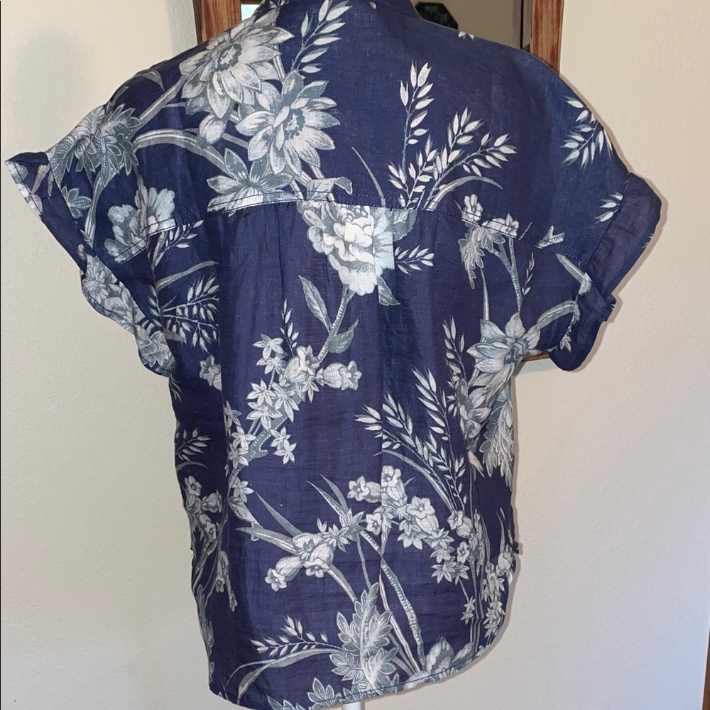 Pilcro Navy and White Floral Button-Down Shirt - Picture 4 of 5